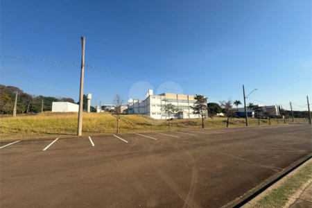 Terreno comercial de 1.685m2 á venda, em Parque Tecnológico Damha II.