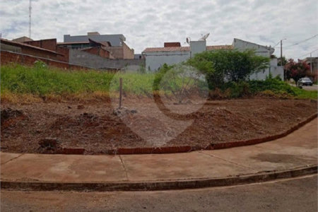 Terreno com 251,00 m² .