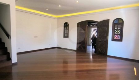 Sobrado à venda com 3 quartos, sendo 2 suítes,  em Jardim Ivana, São Paulo, SP