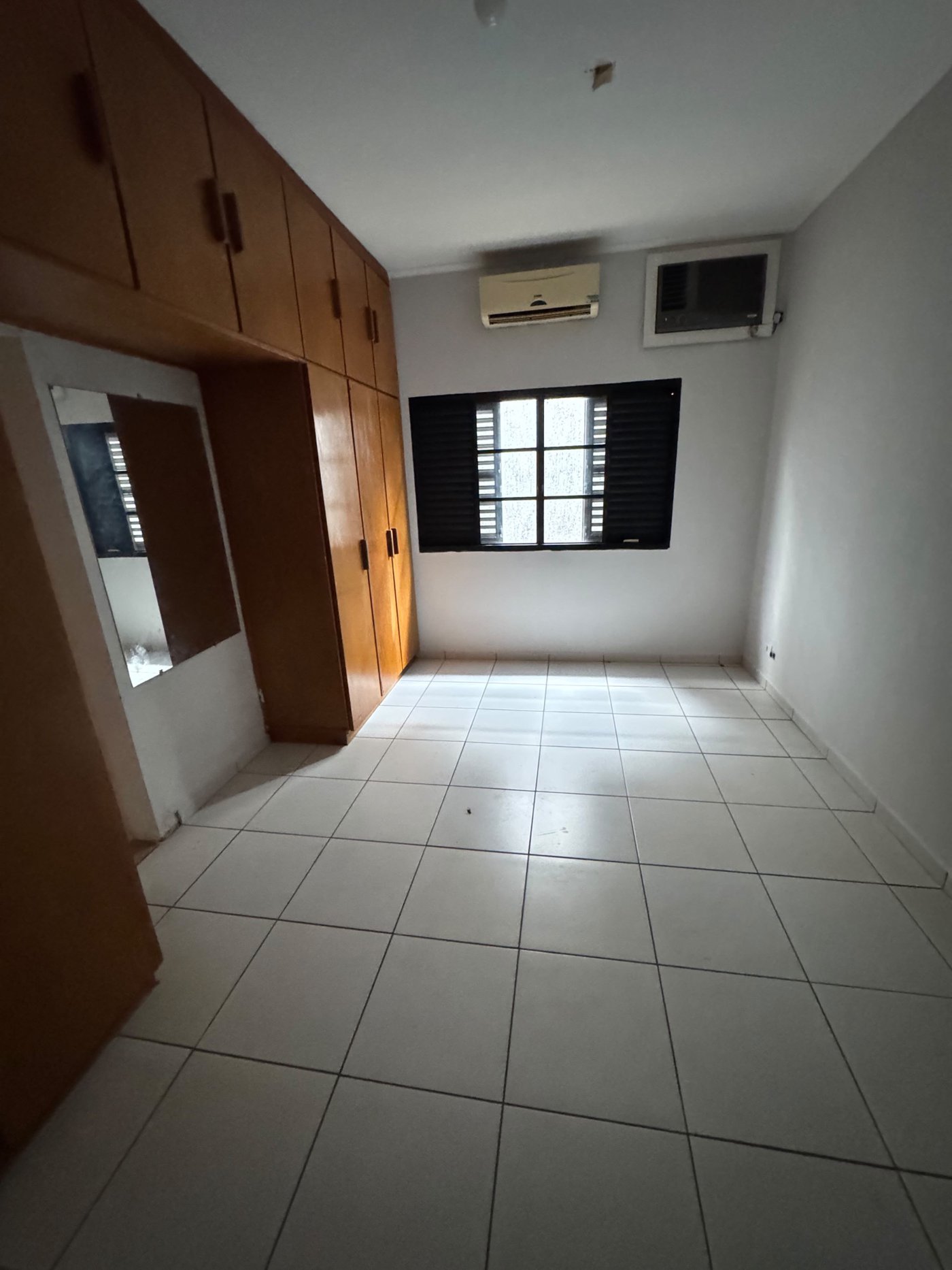 Casa para alugar com 3 quartos, sendo 1 suíte,  em Santos Dumont, Três Lagoas, MS