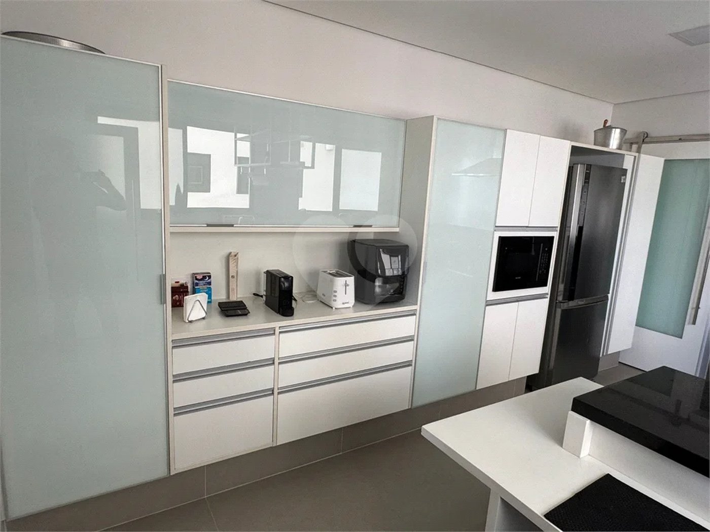 Apartamento 193m² locação no Paraíso, 3 suites, escritório, varanda, reformado, mobiliado, 4 vagas