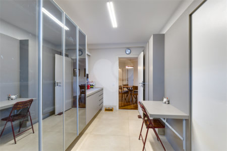 Apartamento à venda com 3 quartos, sendo 2 suítes, em Campo Belo, São Paulo, SP