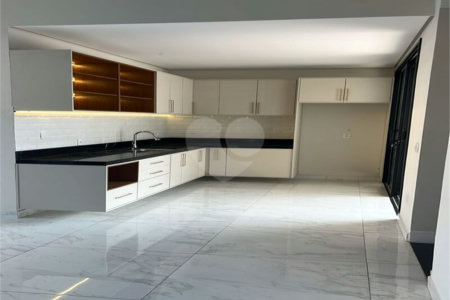 Indaiatuba - Condominio Jardins di Roma - Venda -Locação 0 R$ 10.000,00 mais encargos - condominio - R$ 650,00 - IPTU - R$ 230,00 - Terreno 300ms - construido 170 metros quadrados - Terrea - 3 quartos, uma suíte e uma demi suite , 4 banheiros , piscina - Preparado para água quente até a piscina!!