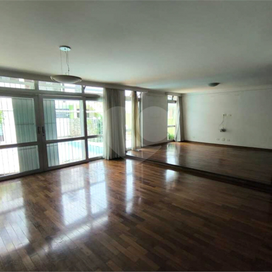 Casa térrea, 4 suítes, 4 vagas, piscina e edícula