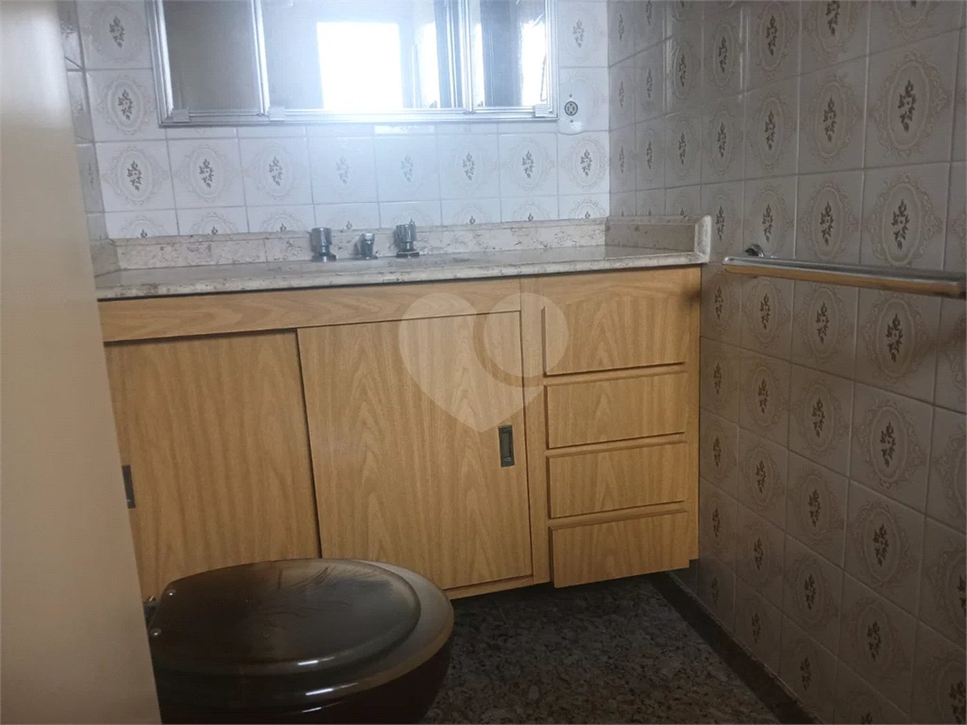 Apartamento a venda com porteira fechada no Belem com 95m com 03 dormitórios espaçoso sendo um suíte, 2 vagas. Aceita Permuta.