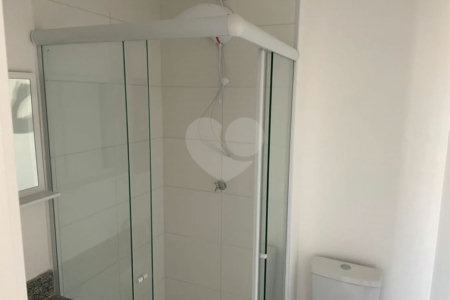 Apartamento mobiliado, novo, com 38m útil, ótima localização REF:903711