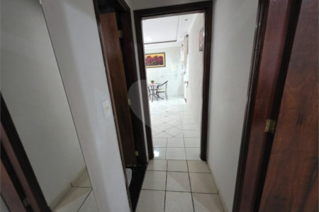 Casa térrea à venda no Douradinho com 2 quartos e edícula com mais dois quartos e 2 banheiros.