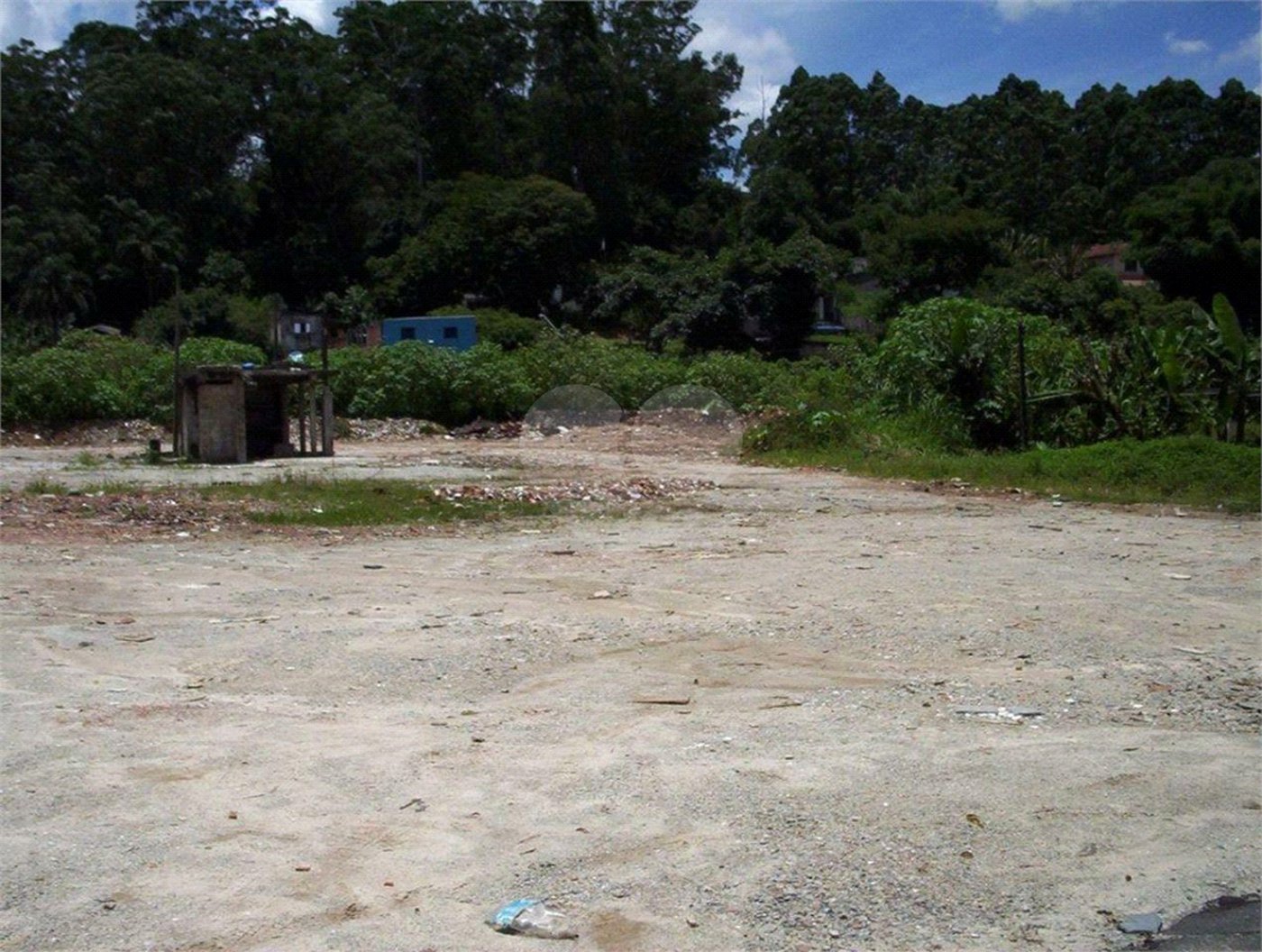 Terreno plano, com 12.000 M² disponivel para construção. Venha fazer uma visita.