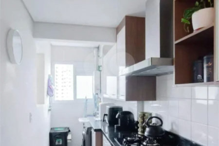 Apartamento no Ipiranga de 68m2 com 2 dorms, 1 suíte, 2 banheiros, 1 vaga. Estuda permuta.