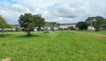 Terreno à venda no condomínio Vila Pinhal, Itirapina - SP