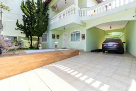 Sobrado à venda no Jardim Bom Clima, com 300 m² com 3 dormitórios piscina e churrasqueira