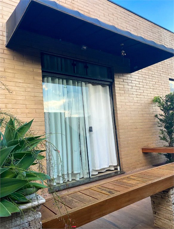Casa Térrea com Acabamento em Tijolo Aparente e Quintal Amplo - Próximo ao Shopping Iguatemi