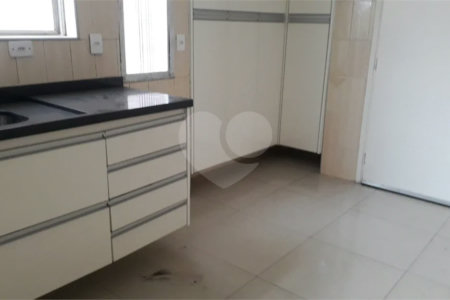Venda apartamento 2 dormitórios, vaga de garagem fixa, lazer completo. Campo Belo. SP.
