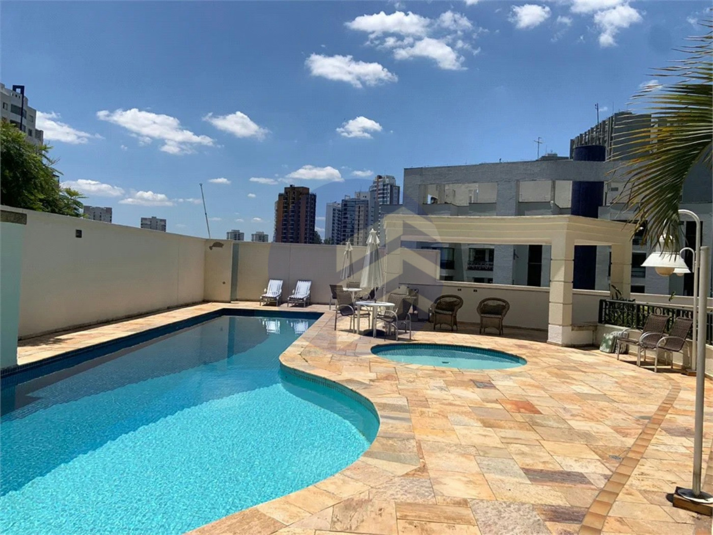Apartamento à venda ou para alugar com 3 quartos, sendo 3 suítes, em Morumbi, São Paulo - SP