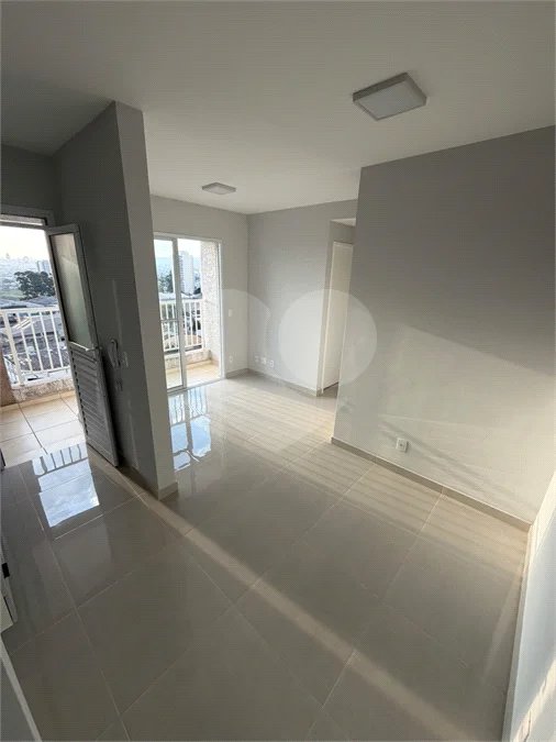 Apartamento à venda na Vila São João, próximo as Shopping Internacional de Guarulhos, com 43 m² com 2 dormitórios e 1 vaga de garagem
