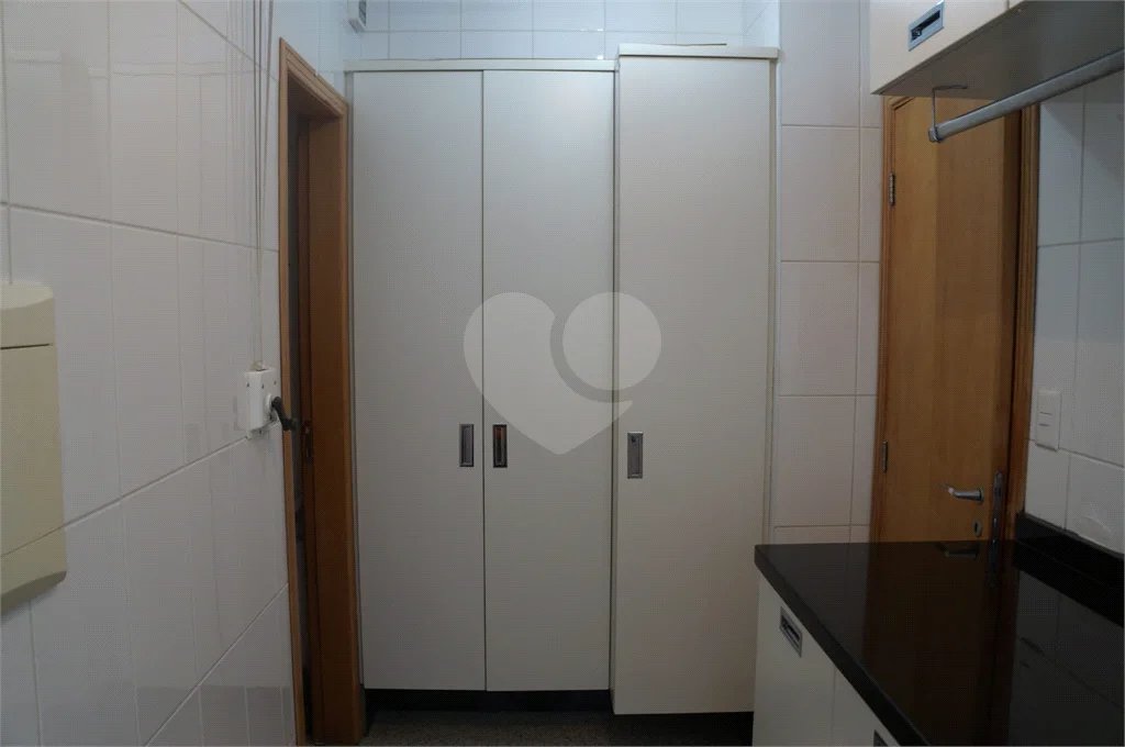 Apartamento de 142m² no Ipiranga com 3 dormitórios, 3 suítes e 3 vagas de garagem.