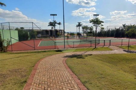 Terreno no Condomínio Damha Golf.