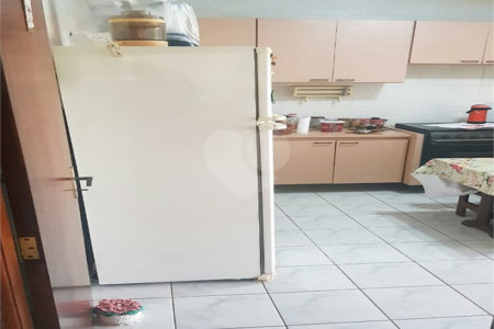 Sobrado à Venda no Parque Fehr – 3 Dormitórios e Área Gourmet em Rua Tranquila