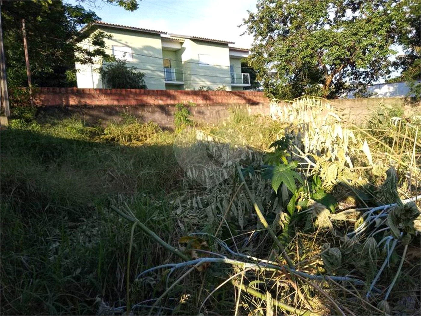 Terreno com 942,00 m² .