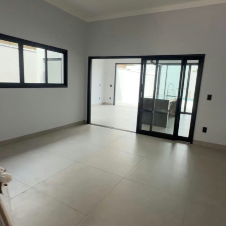 Casa à venda com 3 quartos no condomínio Villa de León, Três Lagoas - MS