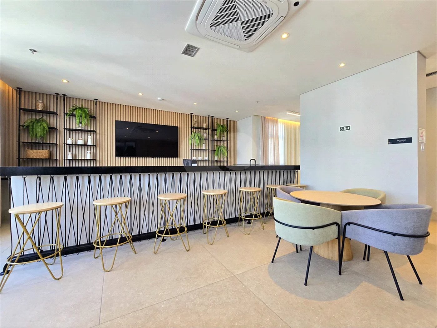 Studio Mobiliado Novo Andar Alto Próximo Metrô Paraíso