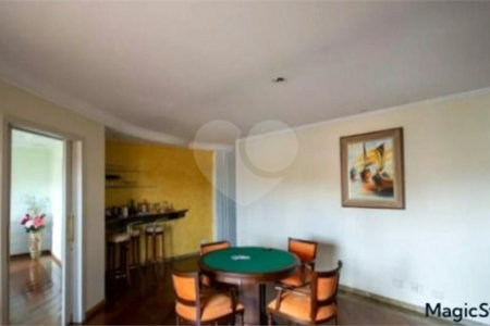 Apartamento 580m², 4 quatos, sendo 4 suítes, 5 vagas de garagem, à venda no Bosque da Saúde