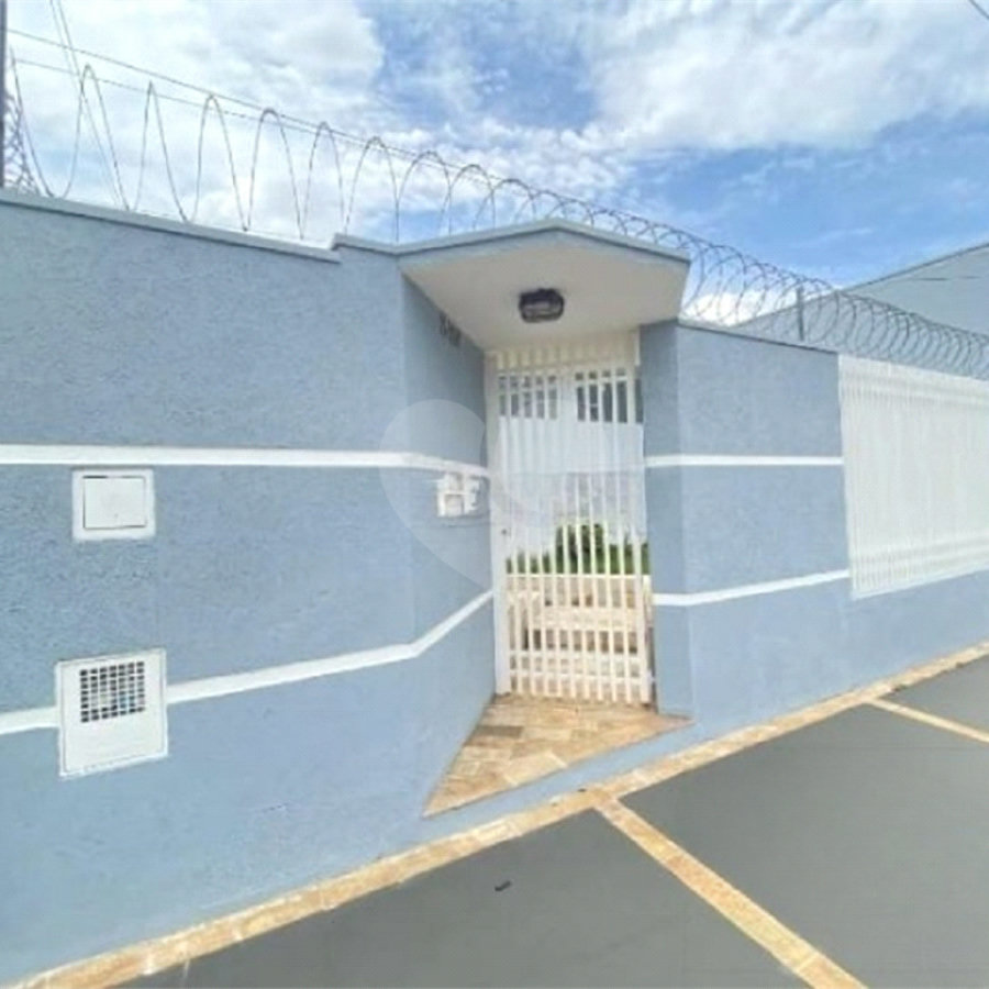 Casa à venda com 3 dormitórios, sendo 1 suite e ampla área de lazer no Jardim Brasil