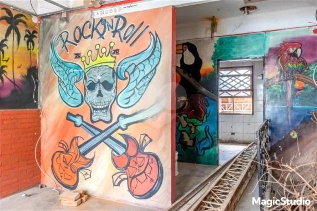 Casa em processo de reforma, com 208m², 2 dormitórios, 8 vagas, à venda no Tatuapé.