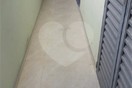 Casa térrea no Condomínio Samambaia.