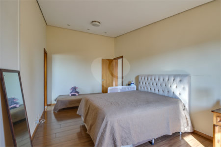 Casa à venda com 5 quartos, sendo 3 suítes, no condomínio Triplex, São Paulo - SP