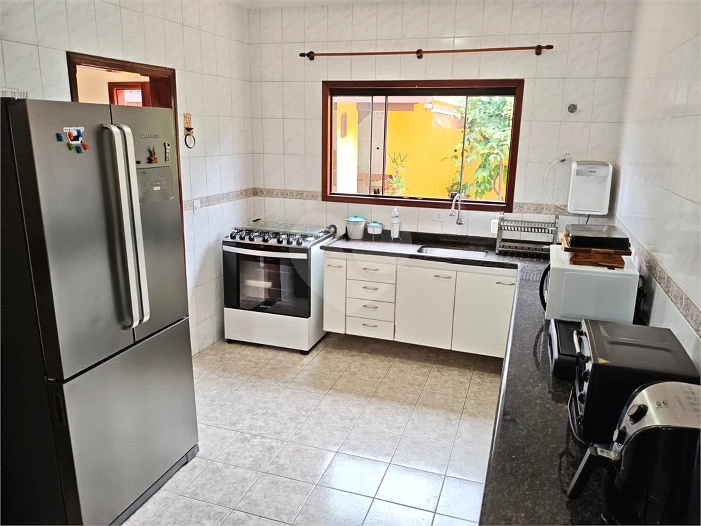 Casa à venda com 4 quartos, sendo 2 suítes,  em Country Residencial Felix, Bom Jesus dos Perdões, SP
