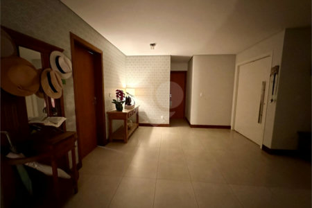 Casa com piscina à Venda no Residencial Damha II, São Carlos