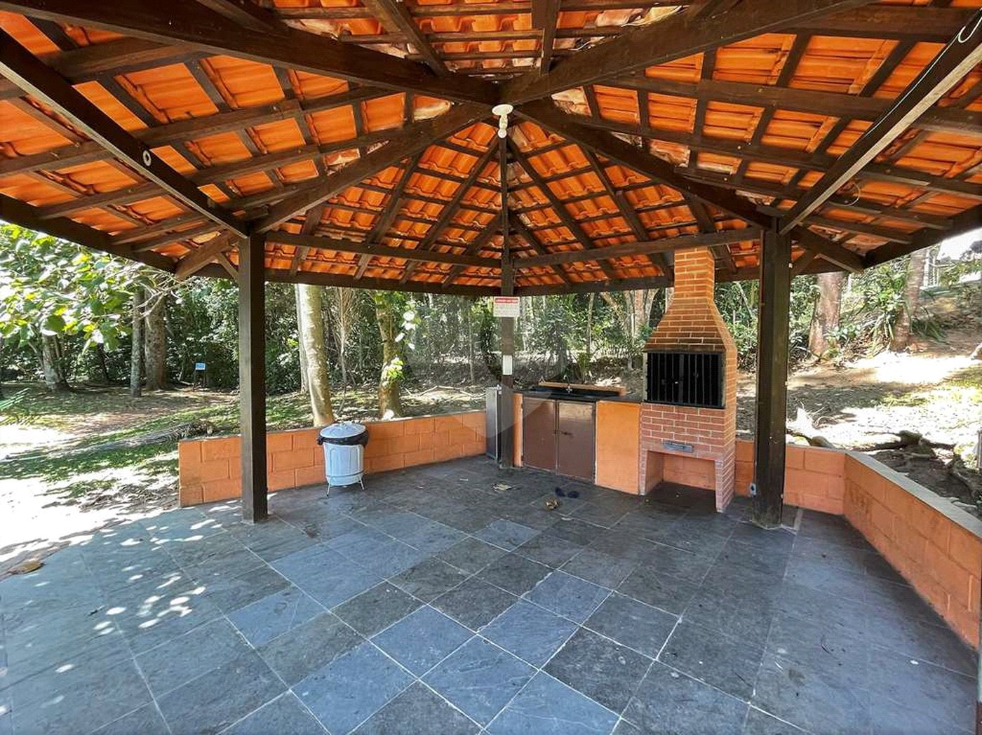 Casa de Alto Padrão à Venda e Locação - Condomínio Vila Verde