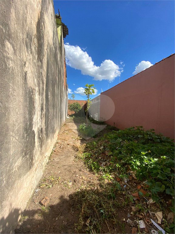 Terreno plano, no bairro Parque Sisi, com 125,00 m² de área.