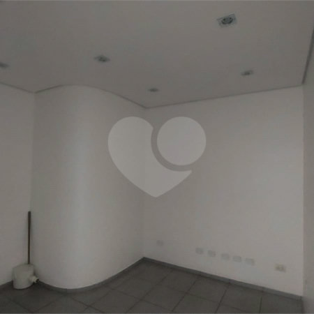 Sala Comercial na Prestigiada Alameda Lucas Nogueira Garcez