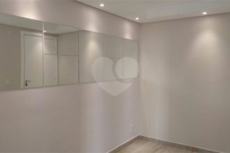 Apartamento no Condomínio Monte Azul.