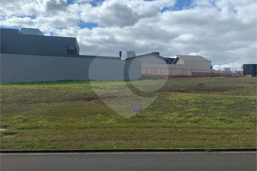 Terreno a venda no Residencial Moinho Vermelho.