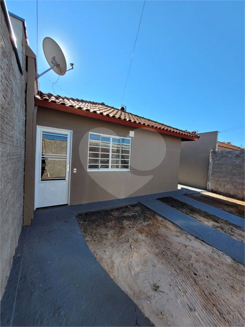 Seu Novo Lar Te Espera: Casa Aconchegante, Pronta para Morar e com 2 dormitórios e Amplo Quintal!