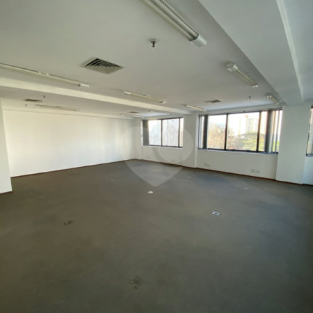Conjunto comercial com 146m², 3 vagas, à venda no Brooklin