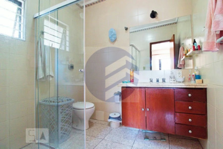 Casa para alugar com 3 quartos, sendo 1 suíte, em Jardim Monte Kemel, São Paulo - SP