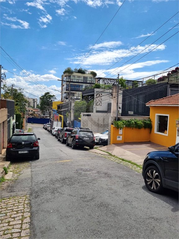 Casa na Vila Madalena com 240 metros quadrados de terreno