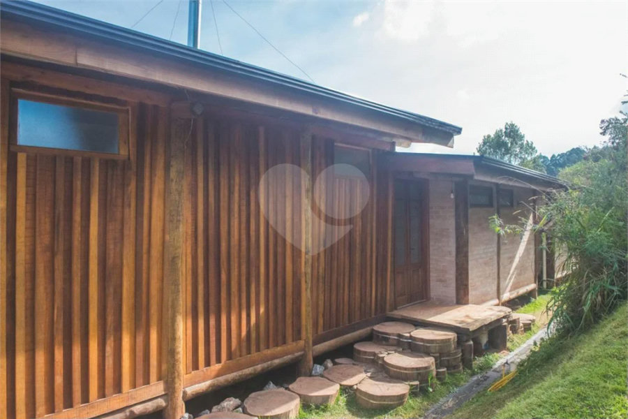 Vende-se Linda Casa Em Camanducaia - MG