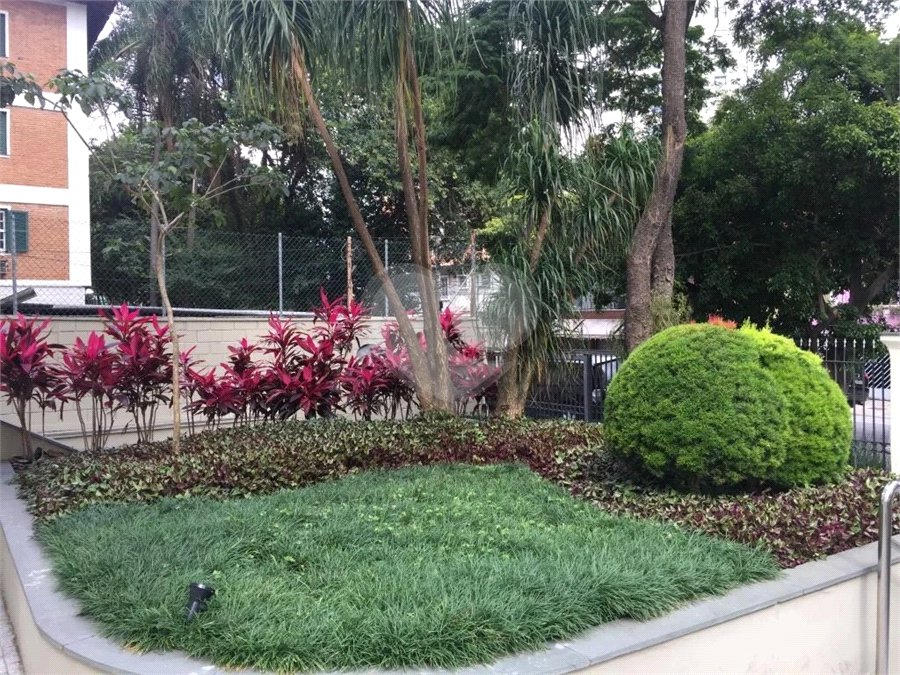 Lindo apartamento reformado!!! Apto a venda 3 dormitórios 1 suite e 2 vagas - Vila Nova Conceição