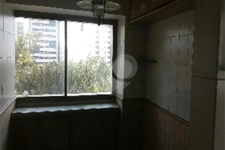 Apartamento 192m² à venda na Aclimação com 3 suítes e 3 vagas.