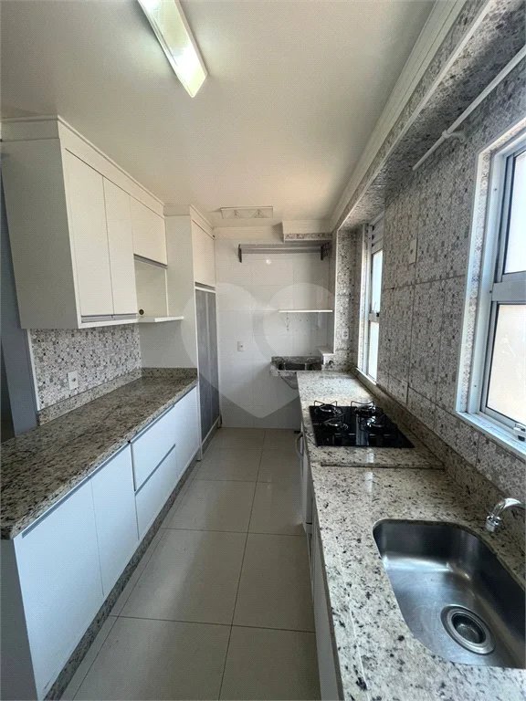 Apartamento 3 dormitórios no Avalon