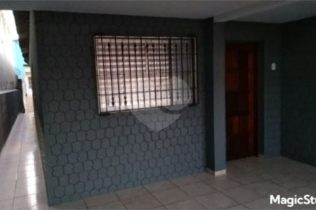 4 casas independentes em terreno de 245m² , à venda no Jardim Soares em Guainazes.