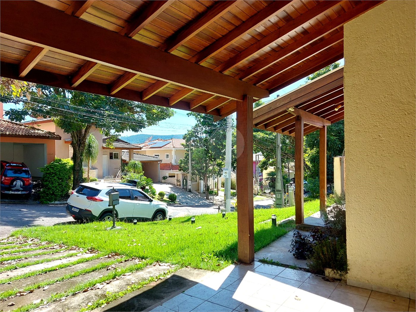 Casa charmosa e elegante localizada no deslumbrante Condomínio Villagio Capriccio Louveira SP
