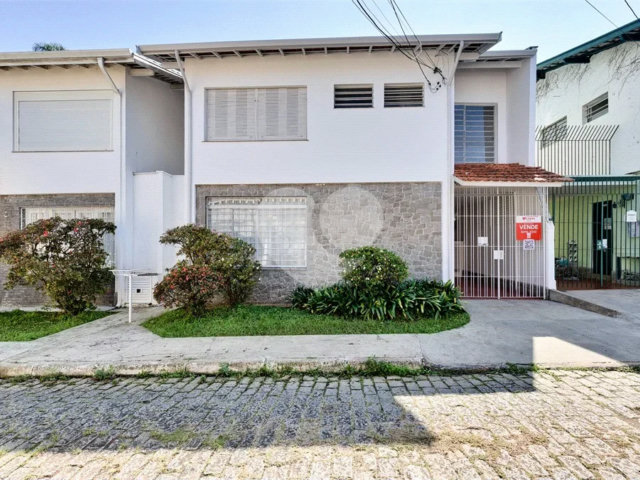 Casa de Vila à venda com 4 quartos, sendo 2 suítes,  em Alto da Boa Vista, São Paulo, SP