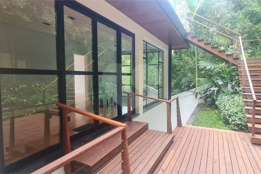 Casa à venda com 3 suítes no condomínio Alpes da Cantareira, Mairiporã - SP