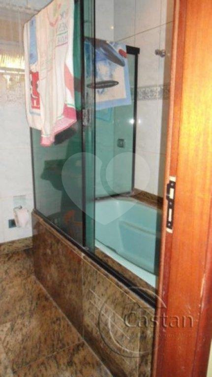Casa térrea com salas comerciais em anexo à venda na região da Moóca